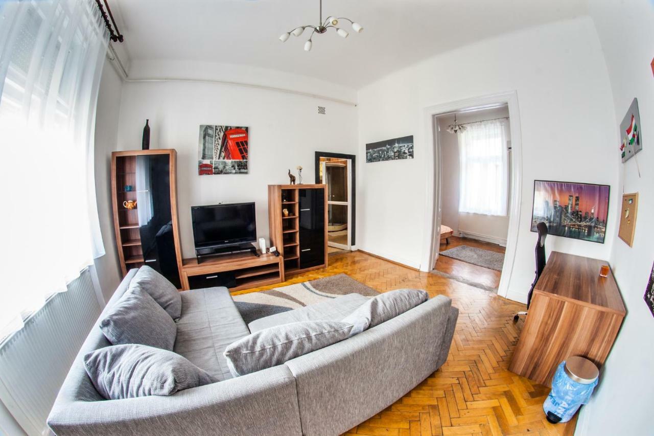 Inner City Apartment เดเบรตเซน ภายนอก รูปภาพ