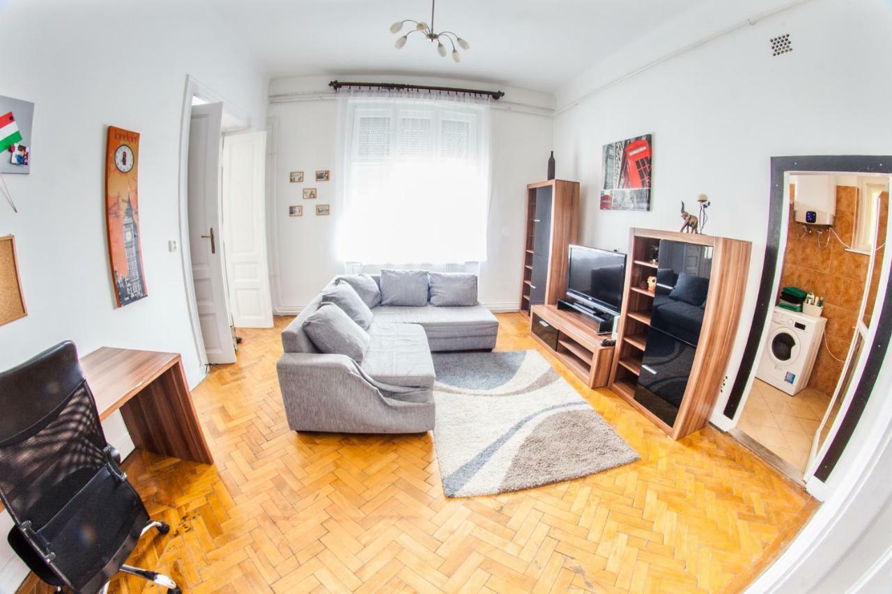 Inner City Apartment เดเบรตเซน ภายนอก รูปภาพ